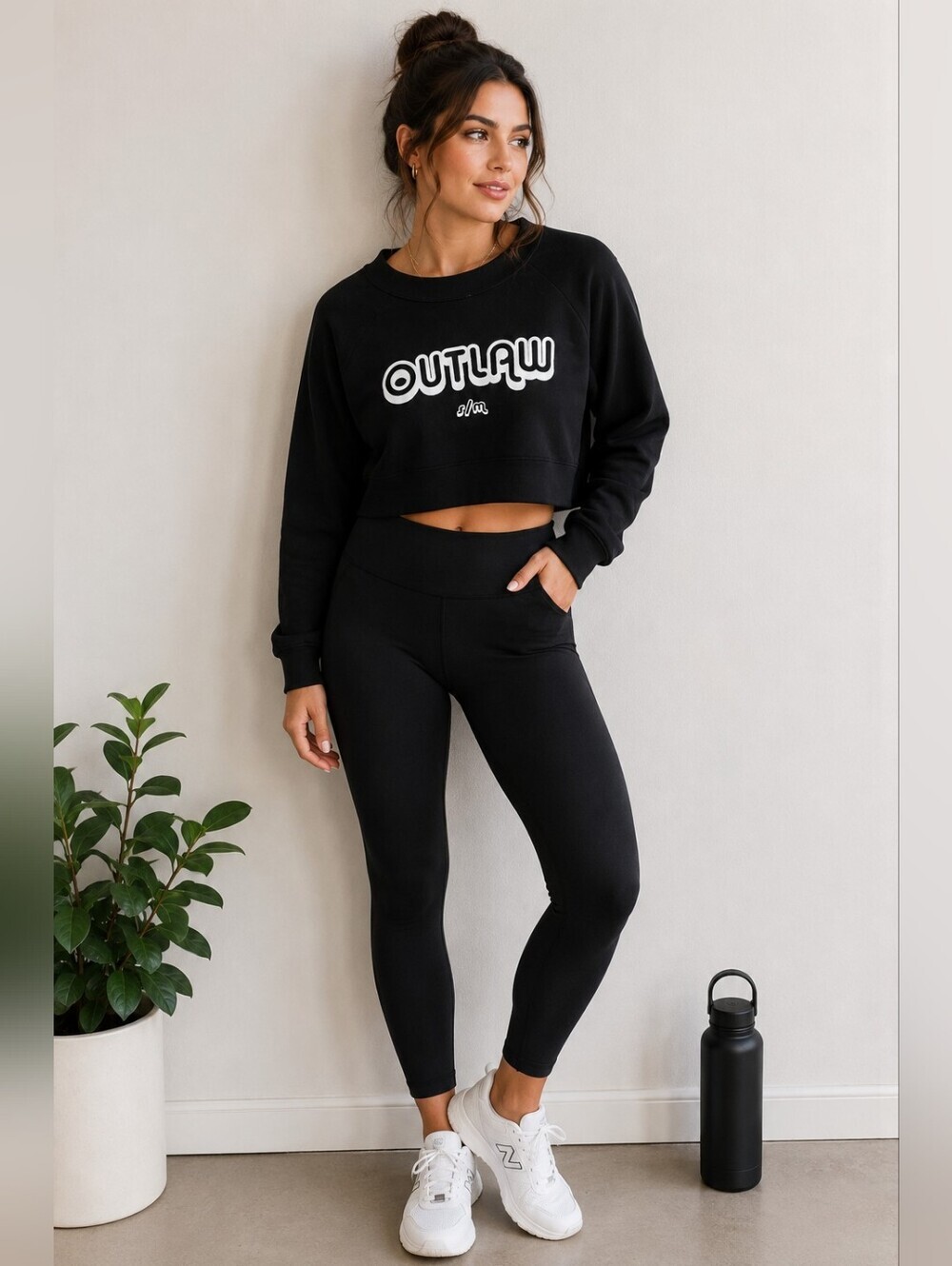 Outlaw Black Graphic Cropped Pullover Sweatshirt Size S/M🖤
